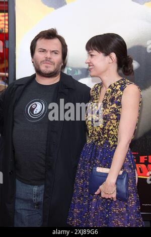 Hollywood, Stati Uniti d'America. 22 maggio 2011. HOLLYWOOD, CA - 22 MAGGIO: Jack Black Tanya Haden alla prima di Los Angeles di "Kung fu Panda 2" della DreamWorks Animation tenutasi al Grauman's Chinese Theatre il 22 maggio 2011 a Hollywood, California People: Jack Black Tanya Haden Credit: Storms Media Group/Alamy Live News Foto Stock