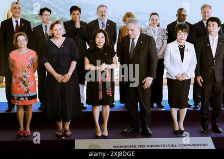 16 luglio 2024, Villa San Giovanni, Reggio Calabria, Italia: Il Ministro Antonio Tajani (C) ha visto in posa per la famiglia fotografica con altri leader al G7 Meeting. L'incontro del Ministro del commercio del gruppo G7 si è svolto a Villa San Giovanni, presso l'Hotel Altafiumara, con rappresentanti della Commissione europea, dell'Organizzazione Internazionale e dei Paesi di sensibilizzazione (Credit Image: © Valeria Ferraro/ZUMA Press Wire) SOLO PER USO EDITORIALE! Non per USO commerciale! Foto Stock