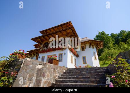 Maramures Romania 12 luglio 2024. Immagini Monastero di Barsana in Romania, visita in un giorno d'estate. Foto Stock