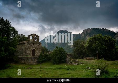 Eremo romanico di Sant Serni del Grau, Vilamantells, Sant Llorenj de Morunys, Lerida, Spagna. Luglio 2023 Foto Stock