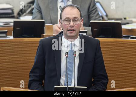 Namur, Belgio. 17 luglio 2024. Les coinvolge Jean-Paul Bastin nella foto durante una sessione plenaria del Parlamento vallone a Namur, mercoledì 17 luglio 2024. Nel corso di questa sessione verrà esaminata la dichiarazione politica regionale. BELGA PHOTO BRUNO FAHY credito: Belga News Agency/Alamy Live News Foto Stock