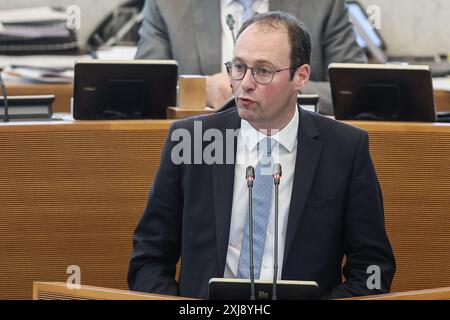 Namur, Belgio. 17 luglio 2024. Les coinvolge Jean-Paul Bastin nella foto durante una sessione plenaria del Parlamento vallone a Namur, mercoledì 17 luglio 2024. Nel corso di questa sessione verrà esaminata la dichiarazione politica regionale. BELGA PHOTO BRUNO FAHY credito: Belga News Agency/Alamy Live News Foto Stock