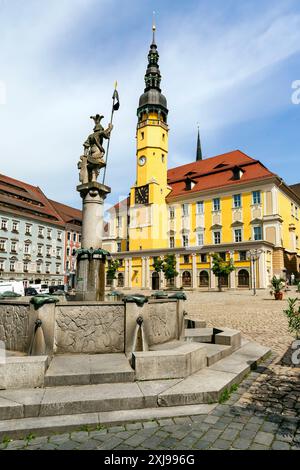 Il municipio di Bautzen del 1752 si trova sulla piazza del mercato nel mezzo della città vecchia. Bautzen (Budyšin sorbiano superiore), Sassonia, Germania. Costruito Foto Stock