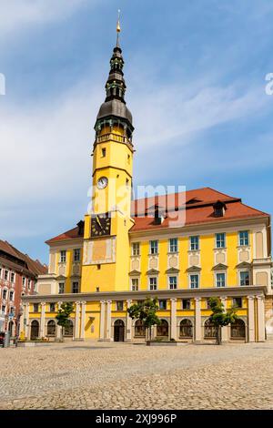 Il municipio di Bautzen del 1752 si trova sulla piazza del mercato nel mezzo della città vecchia. Bautzen (Budyšin sorbiano superiore), Sassonia, Germania. Costruito Foto Stock