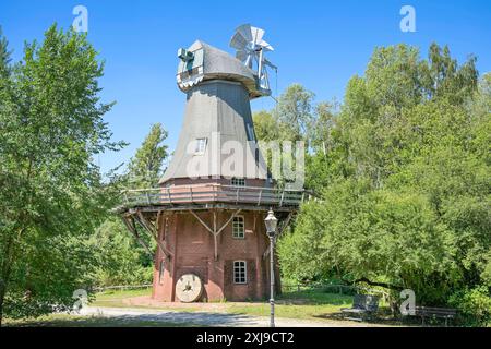 Holländermühle von 1911 aus Ostfriesland, Deutsches Technikmuseum, Trebbiner Straße, Tempelhofer Ufer, Kreuzberg, Friedrichshain-Kreuzberg, Berlino, Deutschland *** frantoio olandese dal 1911 proveniente dalla Frisia orientale, Museo tedesco della tecnologia, Trebbiner Straße, Tempelhofer Ufer, Kreuzberg, Friedrichshain Kreuzberg, Berlino, Germania Foto Stock