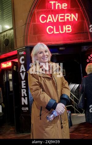 Nadine Dorries deputato conservatore fino al 2023, nella foto fuori dal Cavern Club nella sua città natale di Liverpool. Foto Stock