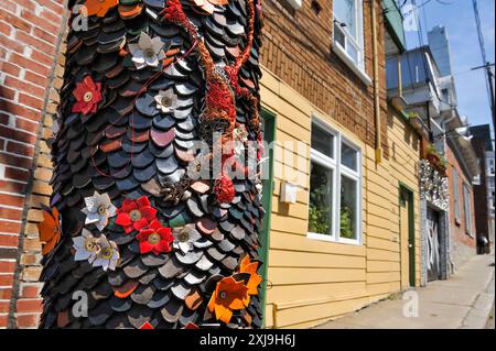 Street art di Ste-Claire Street nel quartiere di St-Jean-Baptiste, dell'artista visuale Sylvain Michaud, Quebec City, Provincia di Quebec, Canada, North Ame Foto Stock