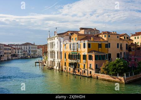 Vista del Canal grande dal Ponte de l'Accademia verso CA Rezzonico, Venezia, sito patrimonio dell'umanità dell'UNESCO, Veneto, Italia, Europa Copyright: Johnx Foto Stock