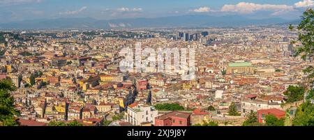 Vista elevata dello skyline di Napoli da Castel Sant'Elmo, Napoli, Campania, Italia, Europa Copyright: FrankxFell 844-34890 Foto Stock