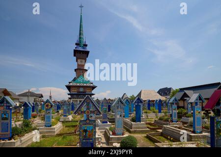 Sapanta Romania 14 luglio 2024. Il Cimitero di Vesel è un cimitero situato a Săpânta, nella contea di Maramureș, famoso per le sue croci funerarie dai colori vivaci e l'ingenuo Foto Stock