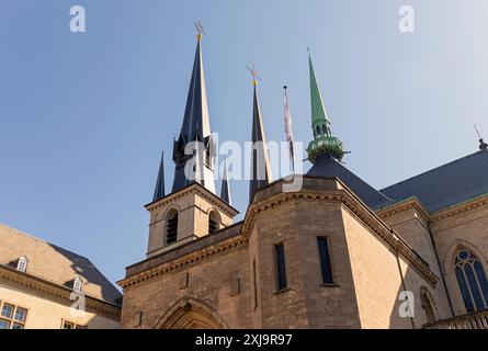 Europa, Lussemburgo, città di Lussemburgo, cattedrale di Notre-Dame con le iconiche tre guglie Foto Stock