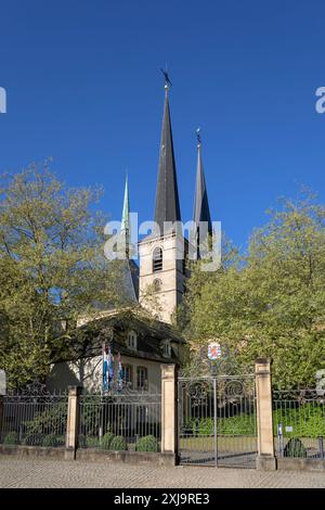 Europa, Lussemburgo, città di Lussemburgo, cattedrale di Notre-Dame con le iconiche tre guglie Foto Stock