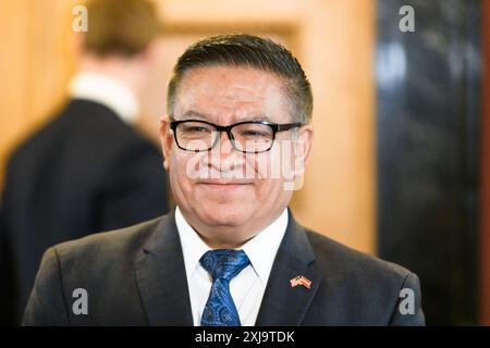 RIGA, Lettonia. 17 luglio 2024. Delegazione del Congresso DEGLI STATI UNITI, durante un'intervista con i media dopo l'incontro con Evika Silina, primo ministro della Lettonia presso il Gabinetto dei ministri. Crediti: Gints Ivuskans/Alamy Live News Foto Stock