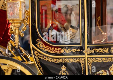 Londra, Regno Unito. 17 luglio 2024. Apertura statale del Parlamento; Processione del sovrano a Whitehall con il Re Carlo III del Regno Unito credito: Ian Davidson/Alamy Live News Foto Stock