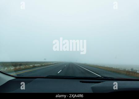 Guida sulla nebbia Interstate 90 nella contea di Lincoln. Foto Stock