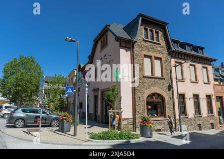 Europe, Luxembourg, Wiltz, Pharmacie de l’Aigle (farmacia sulla Grand-Rue vicino al centro città) durante la pandemia di COVID-19 Foto Stock