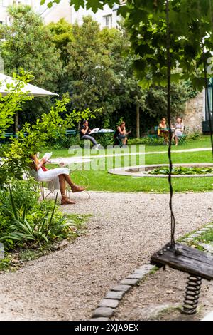 Giardino di Renoir del Musée de Montmartre (Museo di Montmartre) in rue Cortot nel 18° arrondissement di Parigi, Francia. Foto Stock