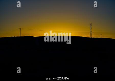 Tramonto sul paesaggio del deserto del Negev fotografato al torrente Havarim (vicino a Kibbutz Sde Boker), Israele Foto Stock