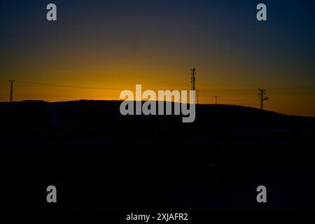 Tramonto sul paesaggio del deserto del Negev fotografato al torrente Havarim (vicino a Kibbutz Sde Boker), Israele Foto Stock