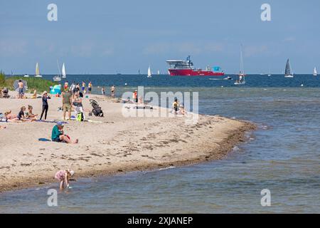 Persone, barche, Kiel Week, Falckenstein Beach, Kiel Fjord, Kiel, Schleswig-Holstein, Germania Foto Stock