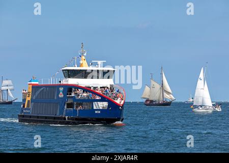 Traghetti per fiordi, navi a vela, barche, Kiel Week, Kiel Fjord, Kiel, Schleswig-Holstein, Germania Foto Stock