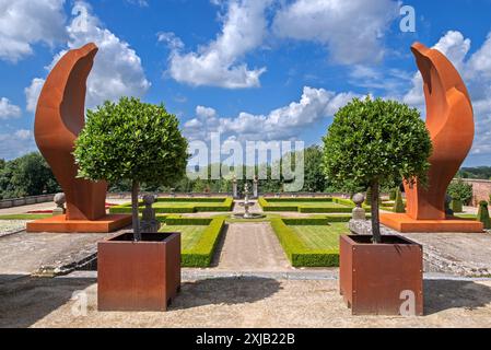 Giardino di orangerie in stile italiano in estate a Kasteel van Gaasbeek, originariamente castello fortificato medievale del XIII secolo, Lennik, Brabante fiammingo, Belgio Foto Stock