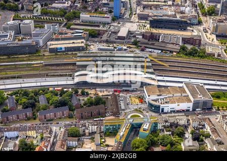 Luftbild, Hauptbahnhof Hbf Deutsche Bahn AG, Großbaustelle Hauptbahnhof Gleishalle und Vorplatz Ost, Stadtmitte City Ansicht, Neudorf-Nord, Duisburg, Ruhrgebiet, Nordrhein-Westfalen, Deutschland ACHTUNGxMINDESTHONORARx60xEURO *** Vista aerea, stazione principale Hbf Deutsche Bahn AG, cantiere della stazione principale, pista e piazzale est, vista centro città, Neudorf Nord, Duisburg, zona della Ruhr, Renania settentrionale-Vestfalia, Germania ATTENTIONxMINDESTHONORARx60xEURO Foto Stock