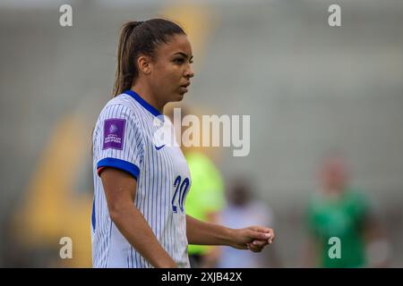 16 luglio 2024, Delphine Cascarino di Francia durante le qualificazioni a UEFA EURO 2025: Repubblica d'Irlanda 3 - Francia 1, giocata a Páirc Uí Chaoimh, Cork, Foto Stock