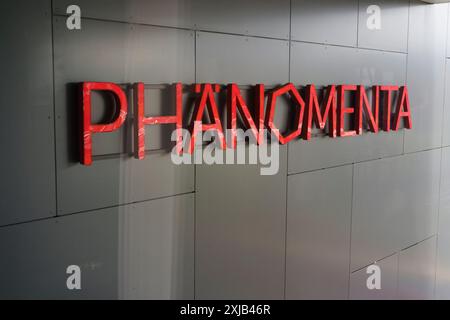 Lüdenscheid, NRW, Germania. 16 luglio 2024. Cartello sopra l'ingresso al Museo dei fenomeni Foto Stock