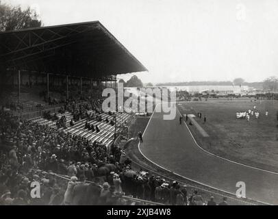 Stadio Colombes il primo giorno dei Giochi Olimpici di Parigi 1924 - le Olimpiadi di Parigi 1924 si sono svolte allo stadio Olimpico di Colombes (ora stadio Yves-du-Manoir) Foto Stock