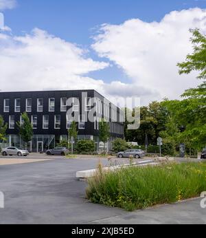 Lüdenscheid, NRW, Germania. 16 luglio 2024. Edificio per uffici a Lüdenscheid Foto Stock