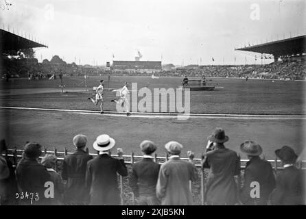 Olimpiadi estive di Parigi 1924 gara di 10000 m - le Olimpiadi di Parigi 1924 si sono svolte allo Stadio Olimpico di Colombes (ora stadio Yves-du-Manoir) Foto Stock