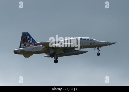 Northrop SF-5M Freedom Fighter dell'ala 23 Spanish Air and Space Force arriva durante il Royal International Air Tattoo 2024 Arrivals Day presso RAF Fairford, Cirencester, Regno Unito, 17 luglio 2024 (foto di Cody Froggatt/News Images) Foto Stock