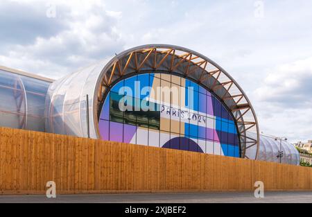 Parigi, Francia - 07 17 2024 : l'effimero Grand Palais, Arena Champ de Mars sede dei Giochi Olimpici di Parigi 2024 Foto Stock