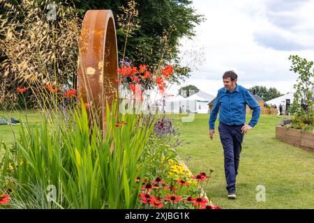 Adam Frost è stato girato al RHS Tatton Park Flower Show a Knutsford, Cheshire, Regno Unito il 17 luglio 2024 per il programma televisivo Gardeners World Presenting Foto Stock