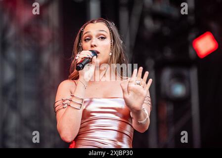 Concerto di musica della cantante italiana - Sarah - Opening Black Eyed Peas Sarah Toscano Milano Fiera Milano Live Italia Copyright: XMirkoxFava/TSCKx/xLiveMediax LPM 1444349 Foto Stock