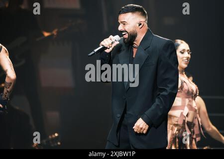 Il cantante Ricky Martin durante una performance al WiZink Center il 17 luglio 2024 a Madrid, Spagna. Foto Stock