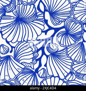 Motivo a conchiglia blu azzurro bianco con sfondo batik senza cuciture in lino, moderno cottage costiero sulla spiaggia rustico stampa a conchiglia design a motivi per la casa Foto Stock