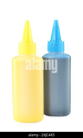 Flaconi di inchiostro per stampante diversi isolati su bianco Foto Stock