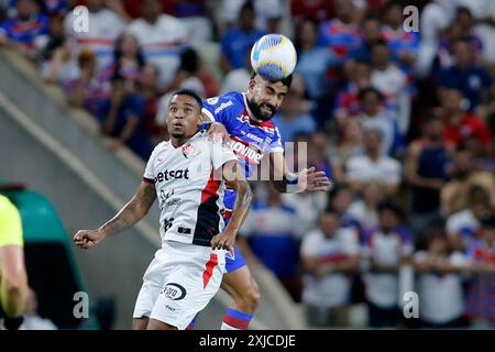 Fortaleza, Ceara, Brasile. 17 luglio 2024. Fortaleza (CE), 07/17/2024 - Fortaleza EC X Vitoria FC - Alerrandro e Britez durante la partita tra Fortaleza (CE) Castelao a Fortaleza CE. (Credit Image: © LC Moreira/TheNEWS2 via ZUMA Press Wire) SOLO PER USO EDITORIALE! Non per USO commerciale! Foto Stock