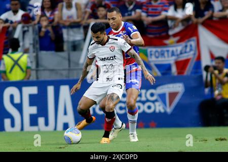 Fortaleza, Ceara, Brasile. 17 luglio 2024. Fortaleza (CE), 07/17/2024 - Fortaleza EC X Vitoria FC - William Lepoo e Titi durante la partita tra Fortaleza (CE) Arena Castelao a Fortaleza CE. (Credit Image: © LC Moreira/TheNEWS2 via ZUMA Press Wire) SOLO PER USO EDITORIALE! Non per USO commerciale! Foto Stock