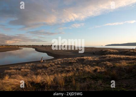 Foce del fiume Waikanae presso la spiaggia di Waikanae a Kapiti, nuova Zelanda Foto Stock