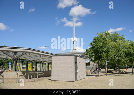 City-toilette, Carl-Schurz-Straße, Spandau, Berlino, Germania Foto Stock