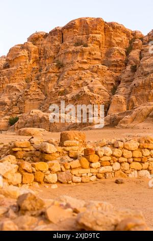 Al Beidha rovine di un insediamento preistorico in Medio Oriente, situato vicino a Little Petra Siq al-Barid, Giordania Foto Stock