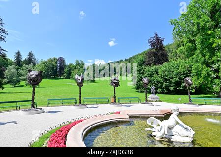 Bad Ischl, alta Austria, Austria. Mostra ai Weiwei nel Kaiserpark di Bad Ischl. Ai Weiwei's monumentali bronzes 'Circle of Animals/Zodiac Heads Foto Stock