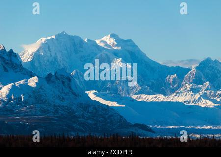 Blue Mount Hunter il giorno della soleggiata. Alaska, Stati Uniti Foto Stock