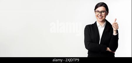 Donna d'affari che dà Thumbs su Studio Foto Stock