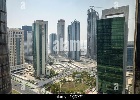 Splendida vista aerea dell'area di Dafna nella baia ovest di Doha. Foto Stock