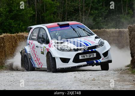 Oliver Mellors, Proton IRIZ R5, Contemporary Rally Cars, con veicoli che corrono su palcoscenici speciali internazionali e asfalto Foto Stock