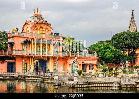 14 agosto 2007 Vintage Old Gadi o Deli dell'ingresso principale al complesso del tempio di Parshwanath 1867 d.C. a Kolkata, alias Calcutta, India Asia. Foto Stock